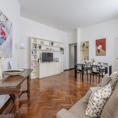 The Best Rent - Gorgeous Two-Bedroom Apartment In Porta Nuova District Milaan Buitenkant foto