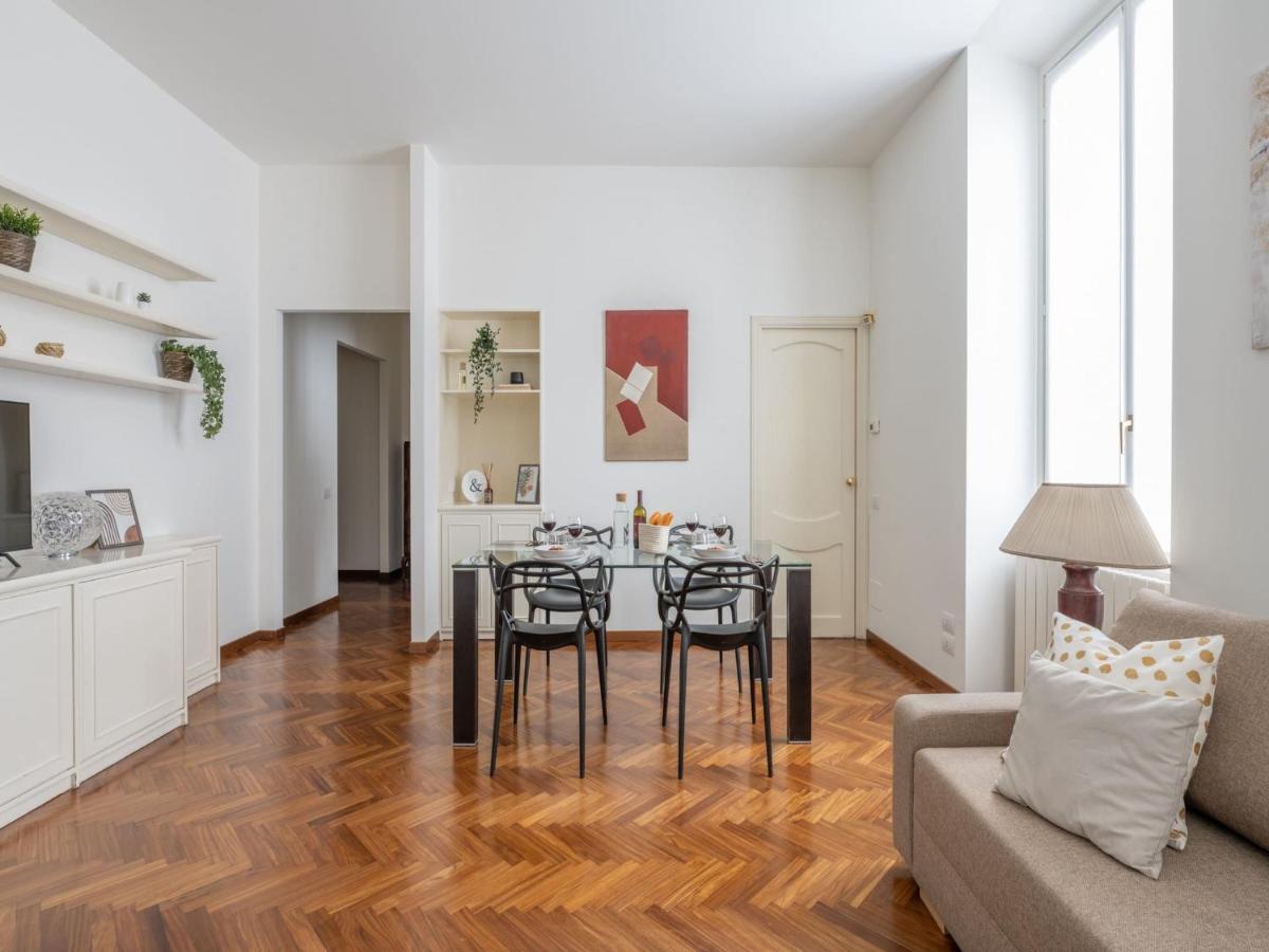 The Best Rent - Gorgeous Two-Bedroom Apartment In Porta Nuova District Milaan Buitenkant foto